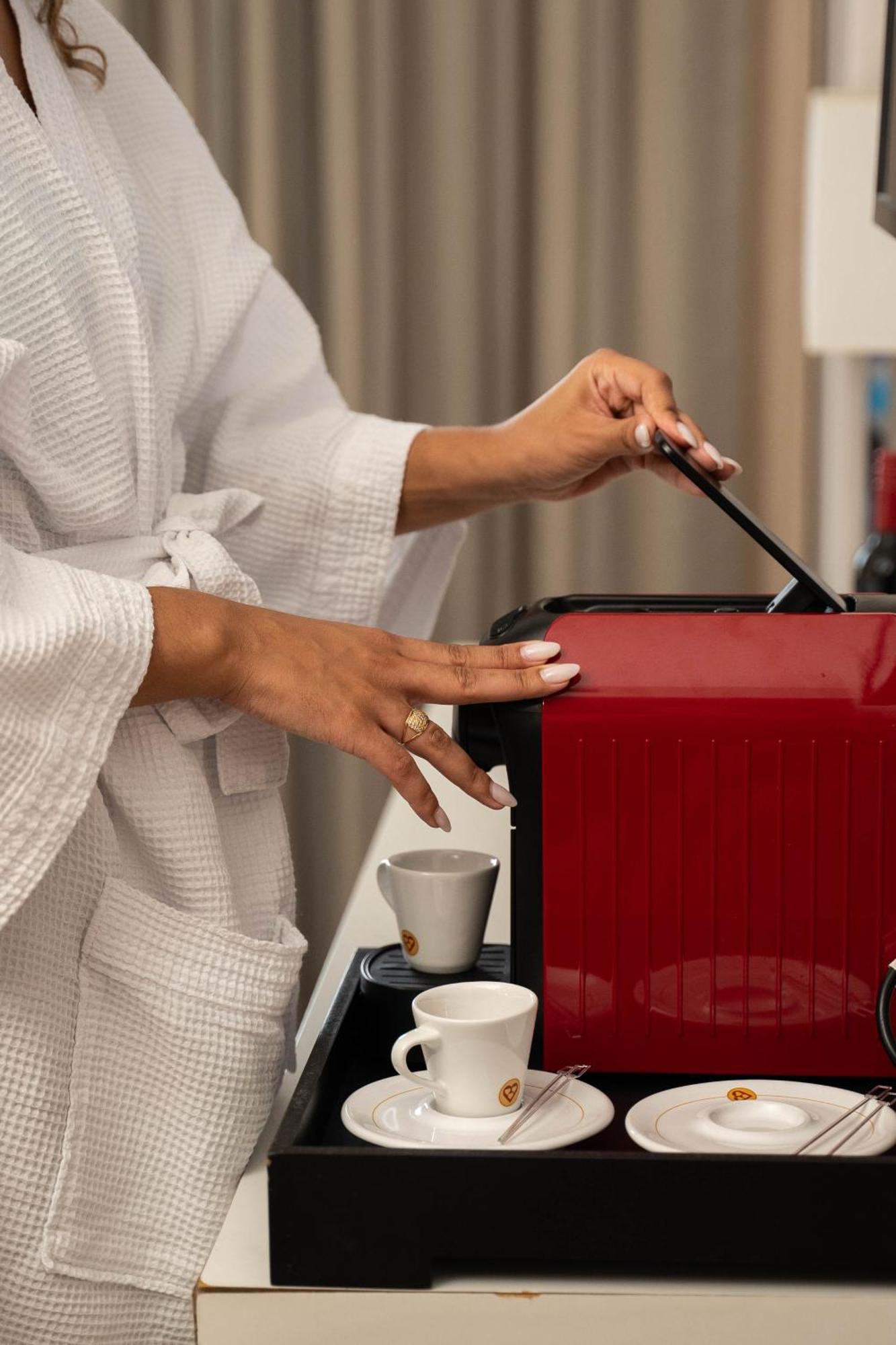 Radisson Rio De Janeiro Barra 호텔 외부 사진 A Nespresso machine
