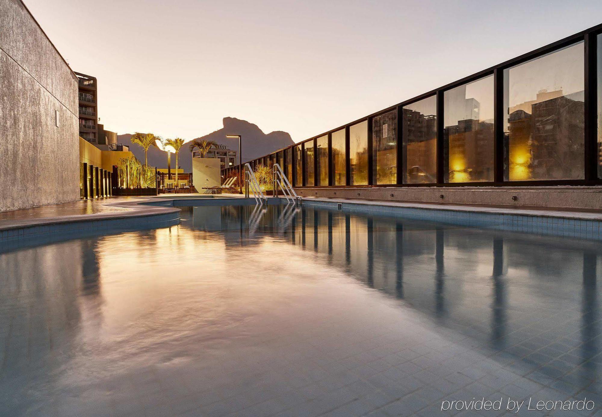 Radisson Rio De Janeiro Barra 호텔 외부 사진 The rooftop pool at the hotel
